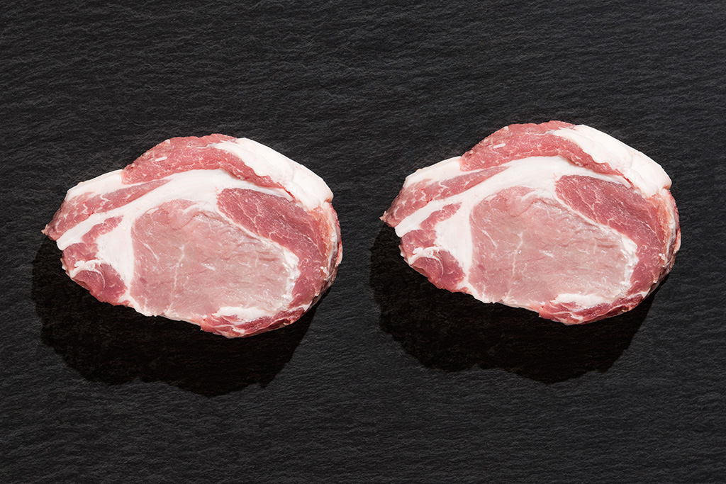 zwei Ribeyesteaks vom Bunten Bentheimer Schwein