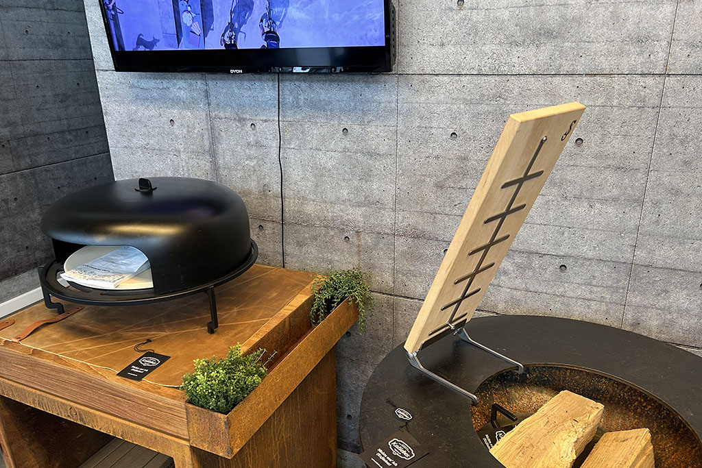 Flammlachsbrett auf einem OFYR [Feuerplatte]