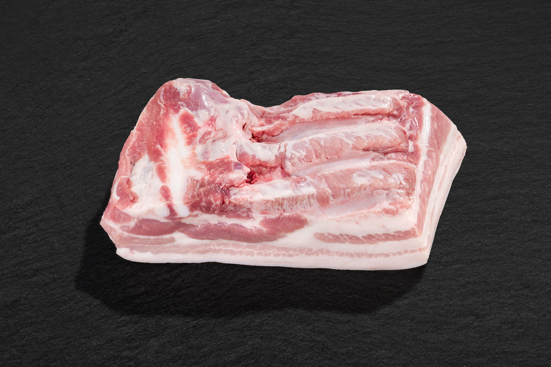 ein Stück Bauch ohne Knochen vom Bunten Bentheimer Schwein
