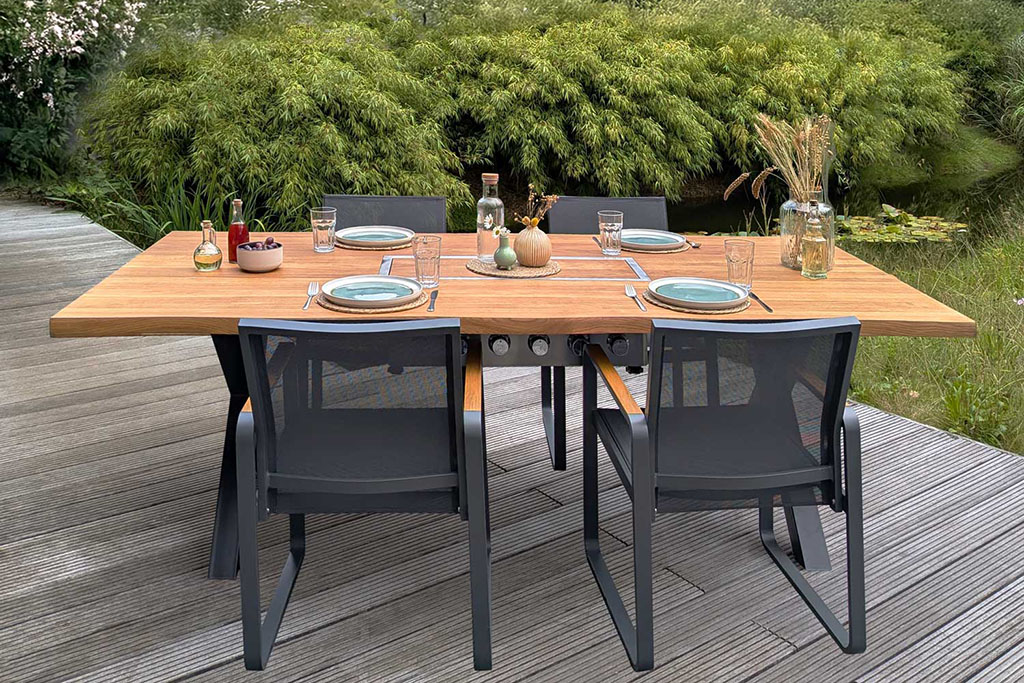Grilltisch mit integriertem Gasgrill
