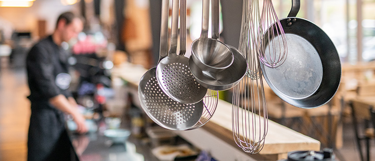 verschwommener Blick in Gastronomie-Küche