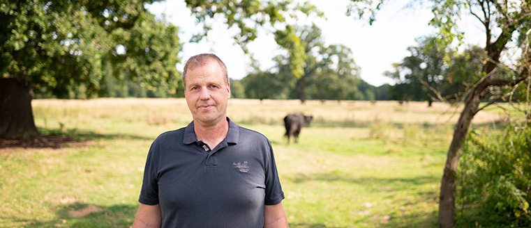 Jörg Büttemeyer Landwirt Jörg Büttemeyer auf Rinderweide