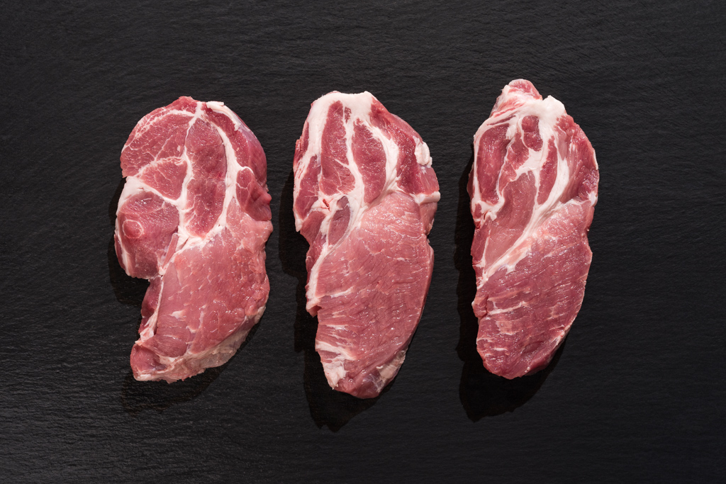 Nackensteaks vom Aktivstall-Schwein