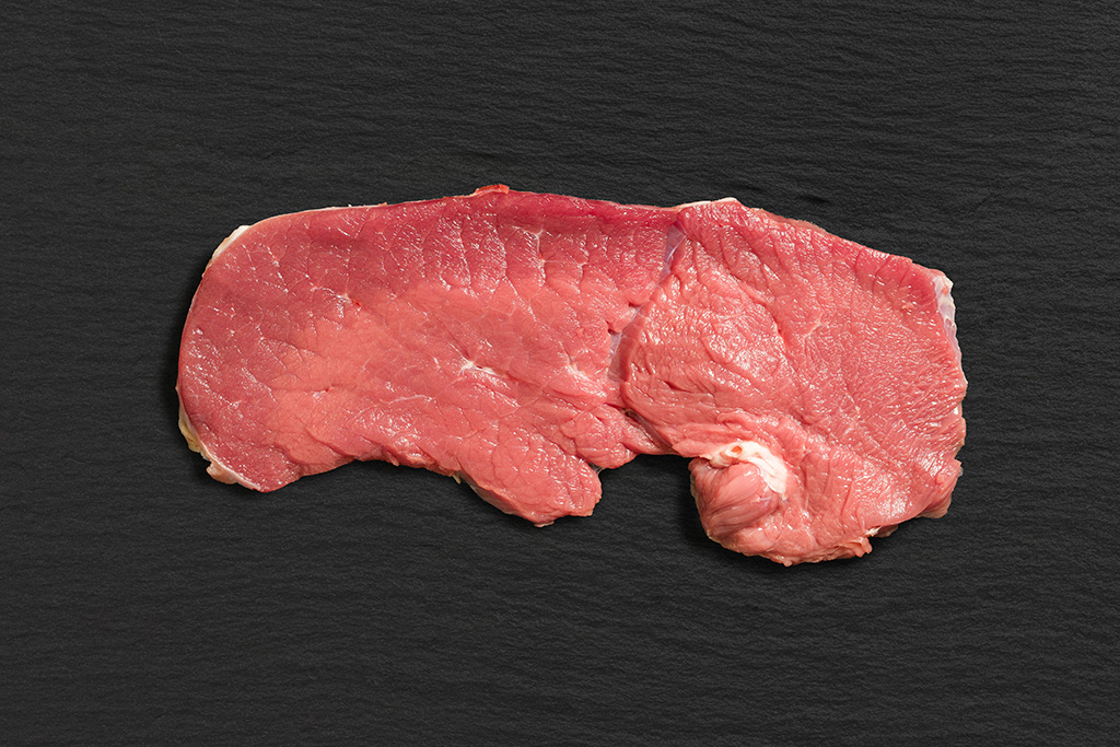 ein Schnitzel aus der Oberschale vom Weidekalb