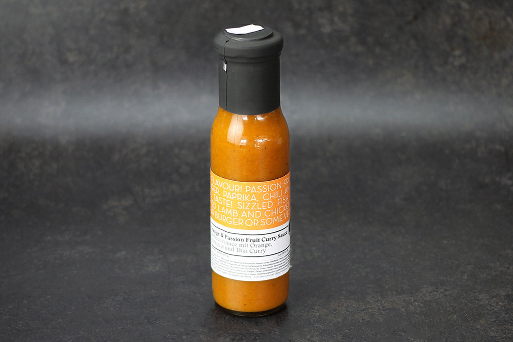 Flasche Barbecuesauce mit Orange, Maracuja & Thai Curry