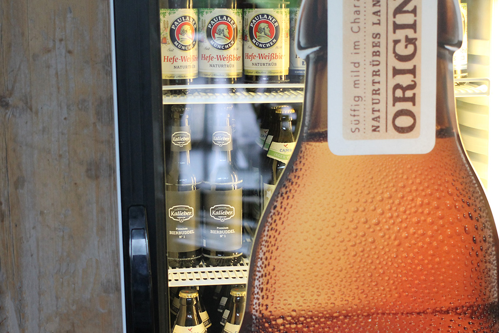 Kalieber Bierbuddel N° 1 in einem Kühlschrank