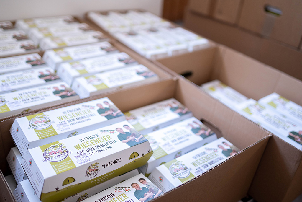 mehrere Eierpackungen