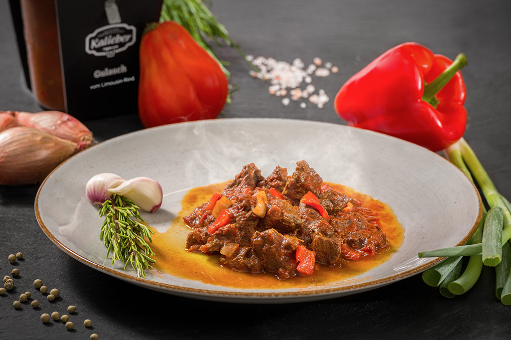 Gulasch vom Limousin Gulasch vom Limousin auf Teller