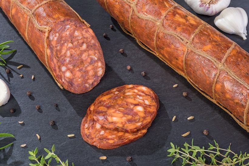 Chorizo vom Bunten Bentheimer Schwein angeschnittene Chorizo-Wurst vom Bunten Bentheimer Schwein