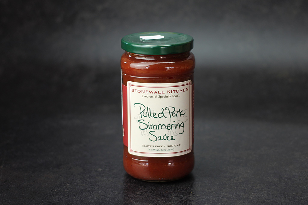 Stonewall Kitchen Pulled Pork Simmering Sauce Glas mit Pulled Pork Sauce