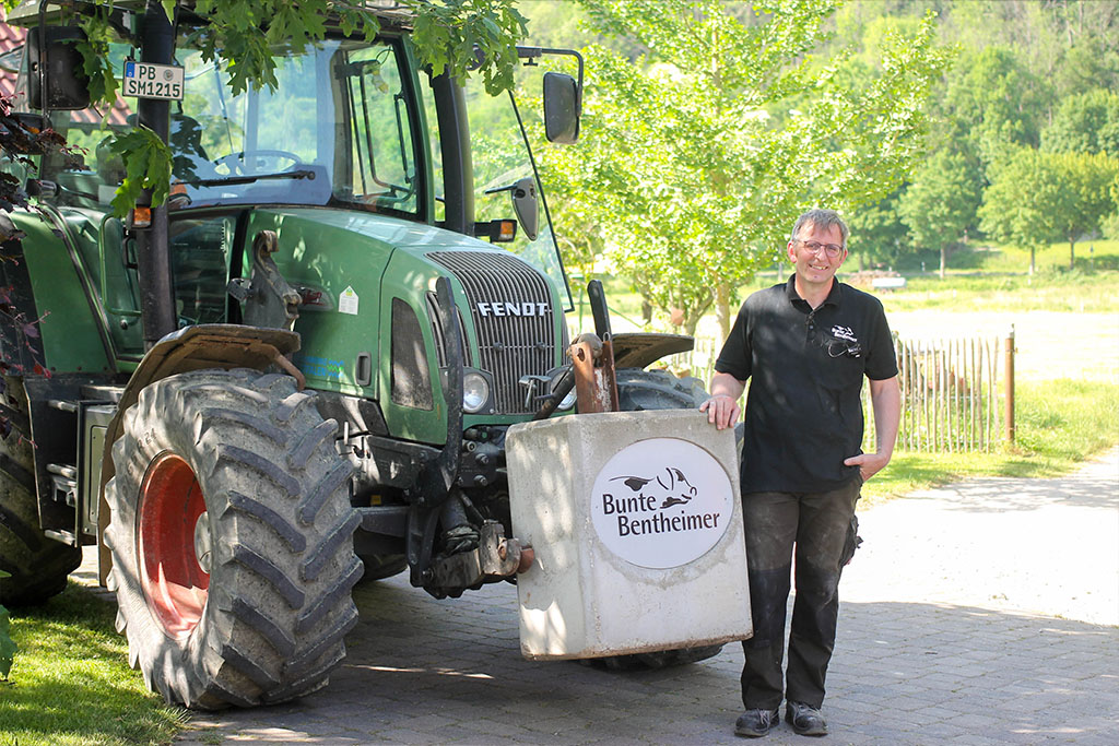 Landwirt mit Traktor