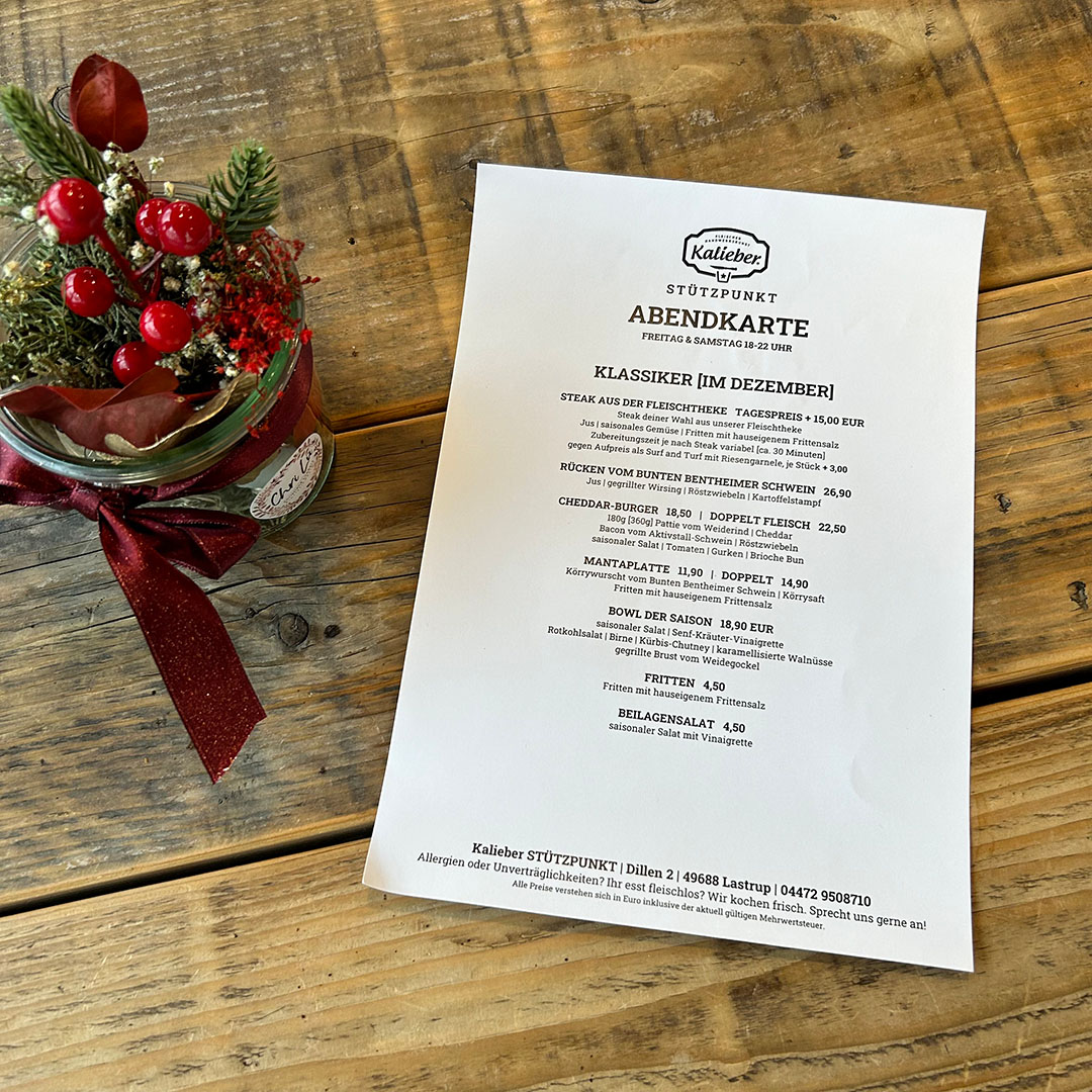 Abendkarte auf Tisch