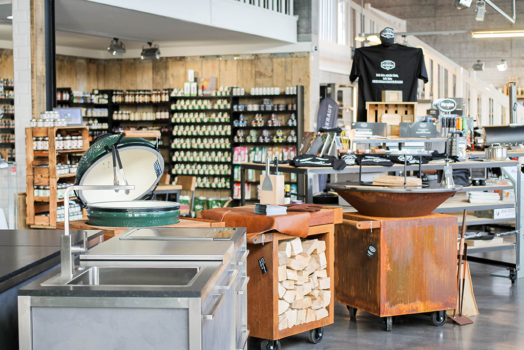 Ladenlokal mit Grills, Outdoorküchen, Feinkost & mehr
