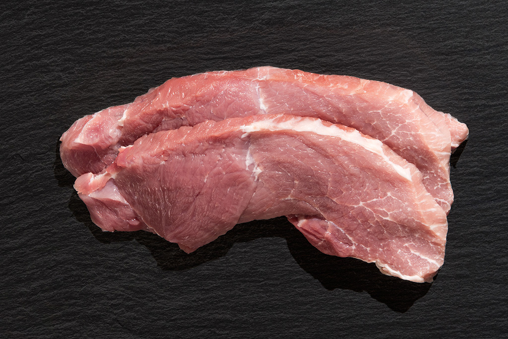 zwei Schnitzel aus der Oberschale vom Bunten Bentheimer Schwein