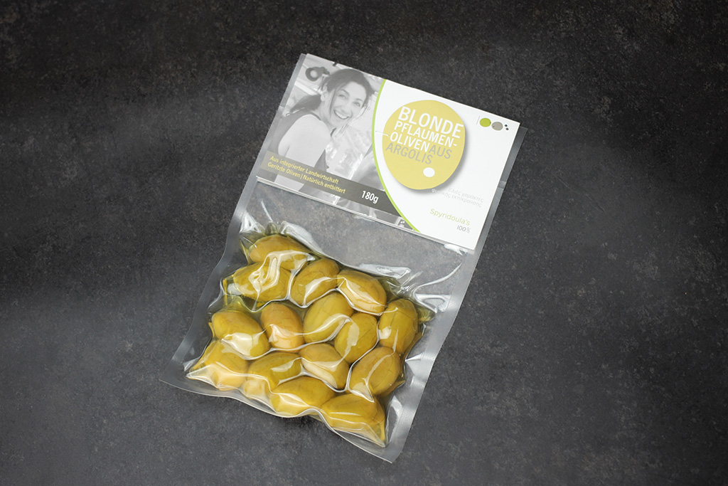 Packung mit Pflaumen-Oliven