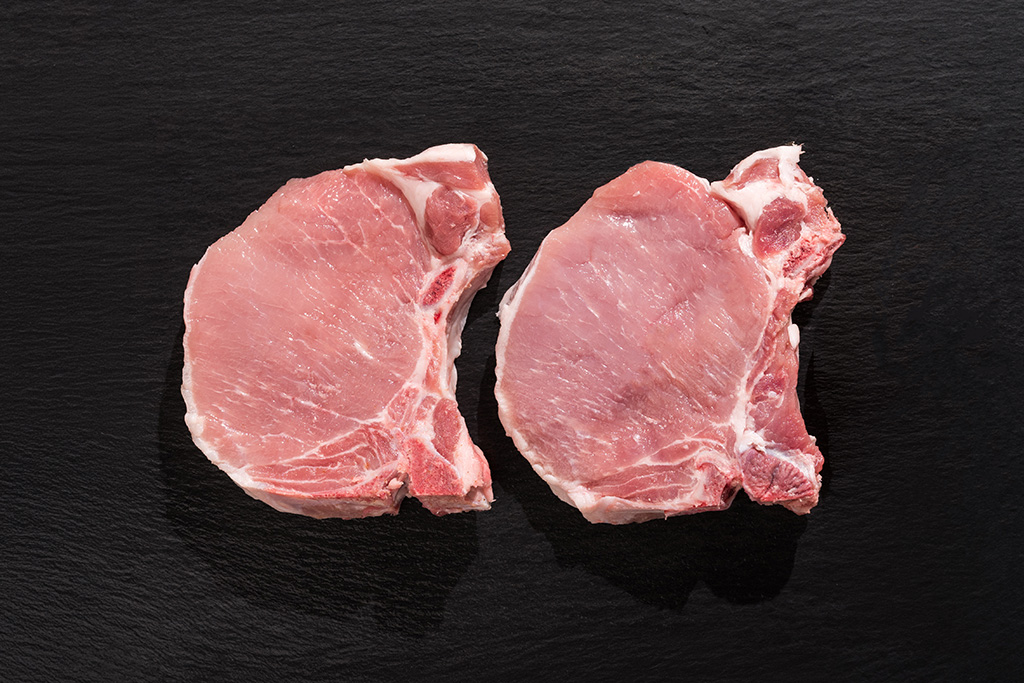zwei Koteletts vom Aktivstall-Schwein