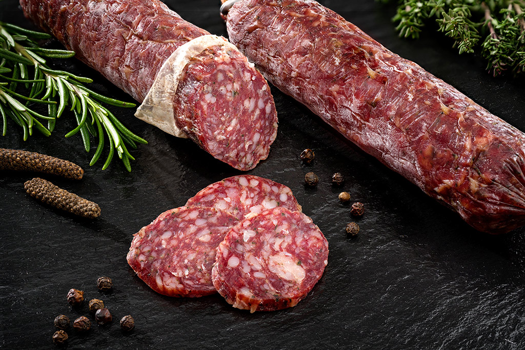 Salami vom Weiderind angeschnittene Salami vom Weiderind