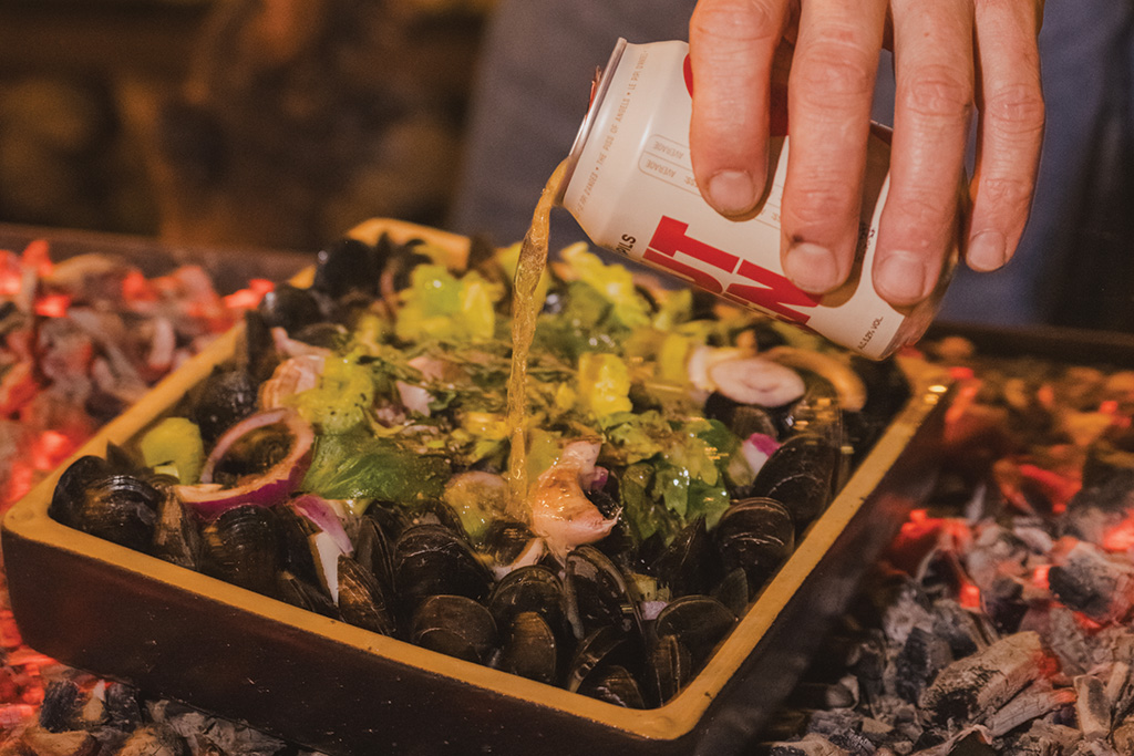 Bricknic mit Muscheln & Gemüse auf glühender Kohle