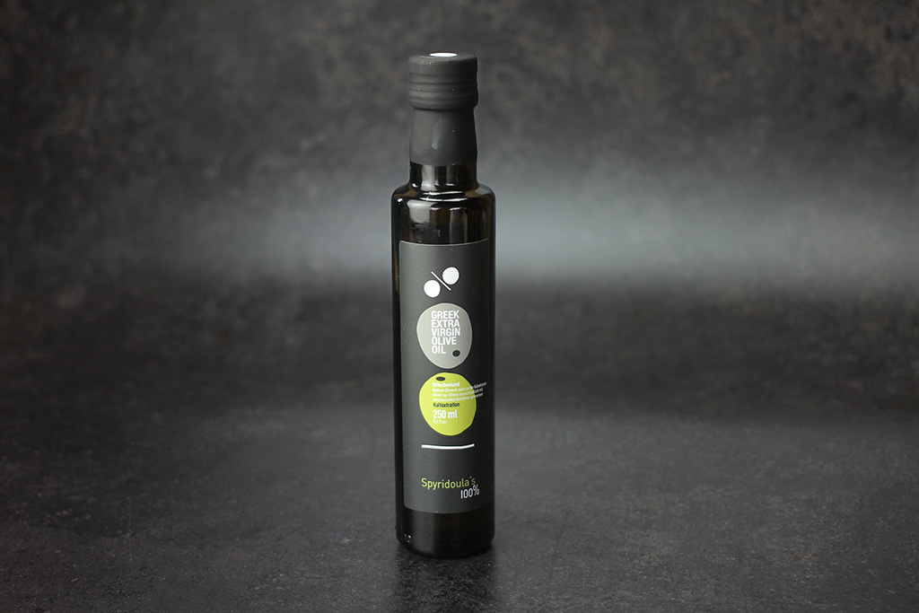 Spyridoula`s 100 % Natives Olivenöl extra, Classic  Flasche mit Olivenöl