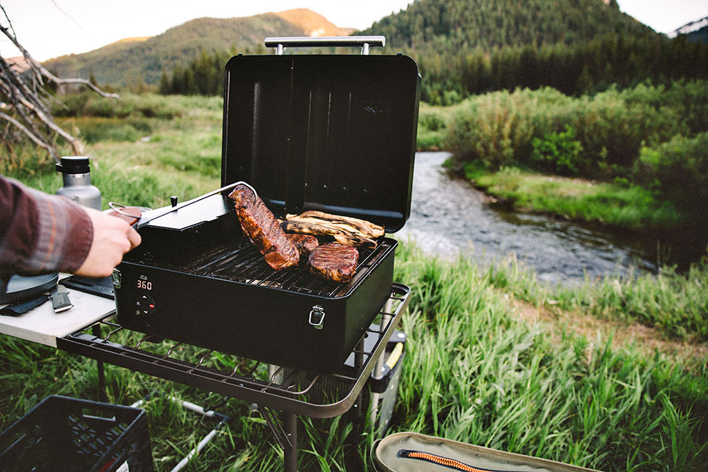 mobiler Grill in Wildnis