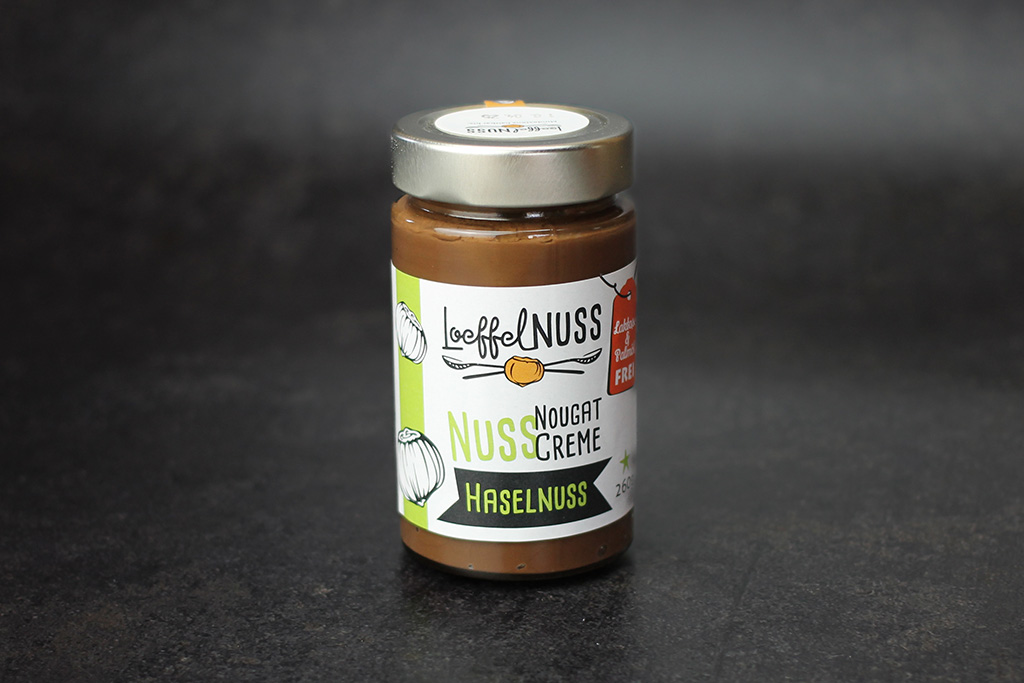 Glas mit Haselnuss-Creme