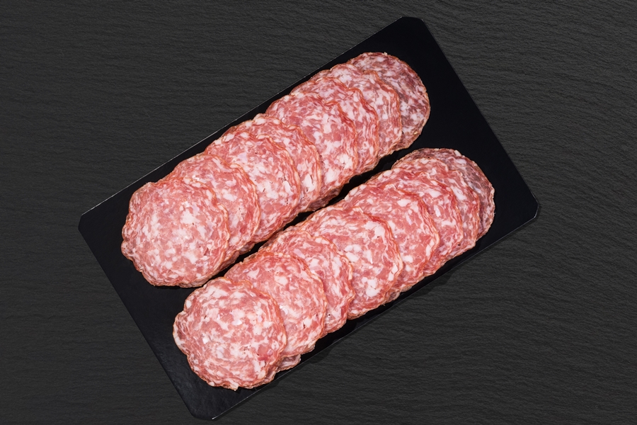 Mettwurst mit Rum vom Aktivstallschwein geschnitten Mettwurst mit Rum vom Aktivstallschwein geschnitten