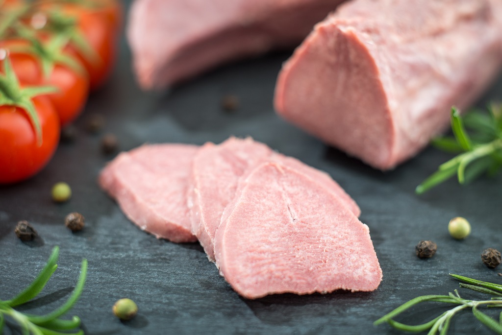 Schweinezunge vom Aktivstall-Schwein angeschnittene Schweinezunge (Aufschnitt)