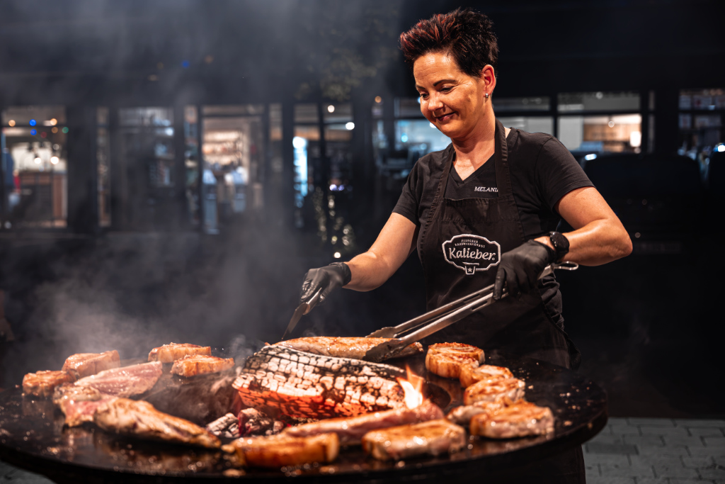 Melanie Hannöver am Grill