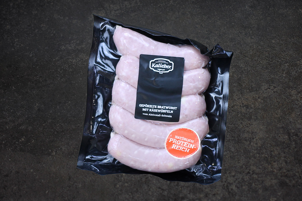 Gepökelte Bratwurst mit Käsewürfeln vom Aktivstall-Schwein  Packung mit fünf Bratwürsten
