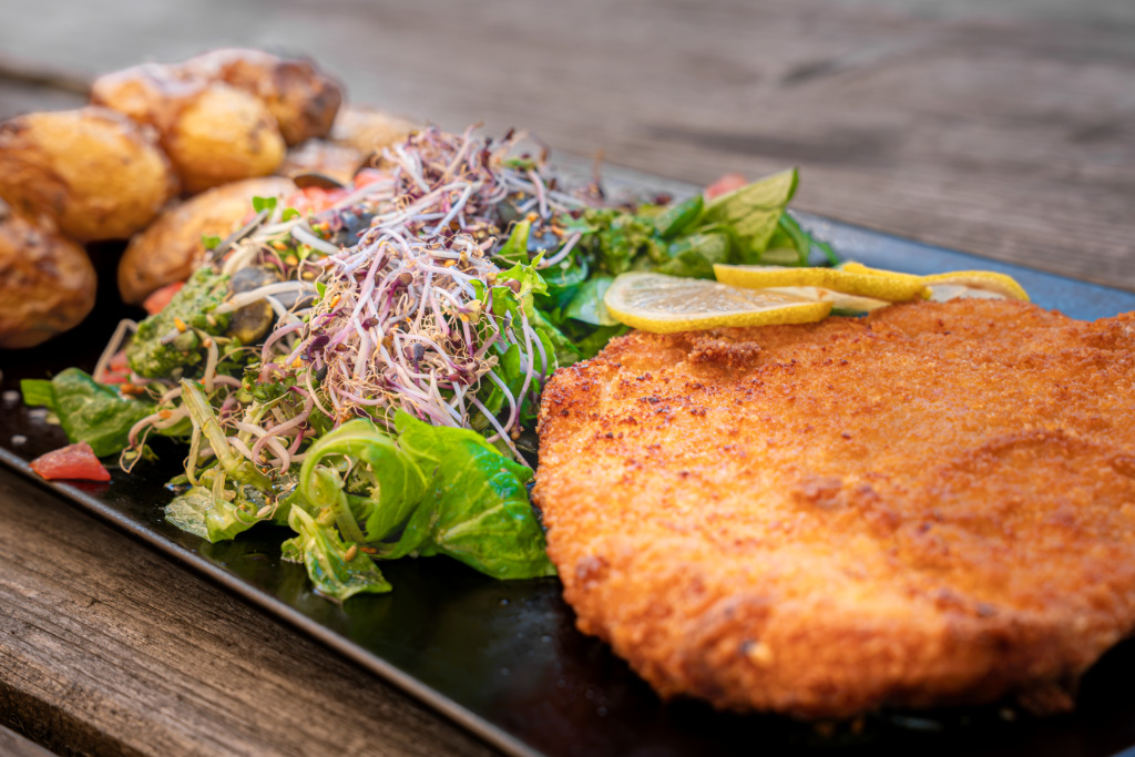 Schnitzel Mittagstisch in Kalieber BBQ-BASE