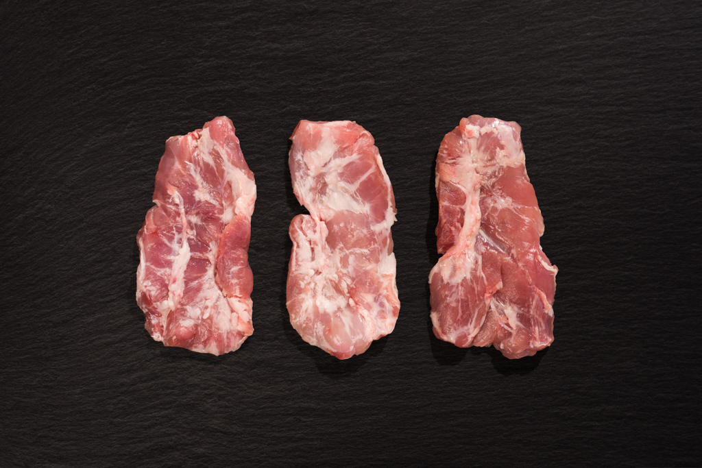 Kachelfleisch vom Aktivstall-Schwein 3 Stücke Kachelfleisch vom Aktivstall-Schwein