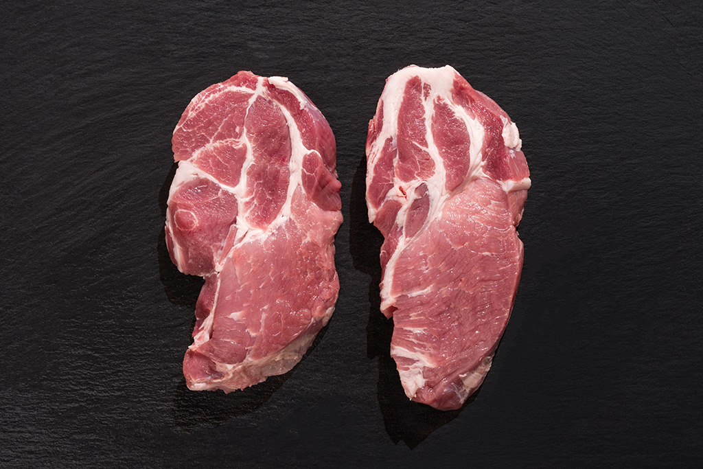 Nackensteaks vom Aktivstall-Schwein