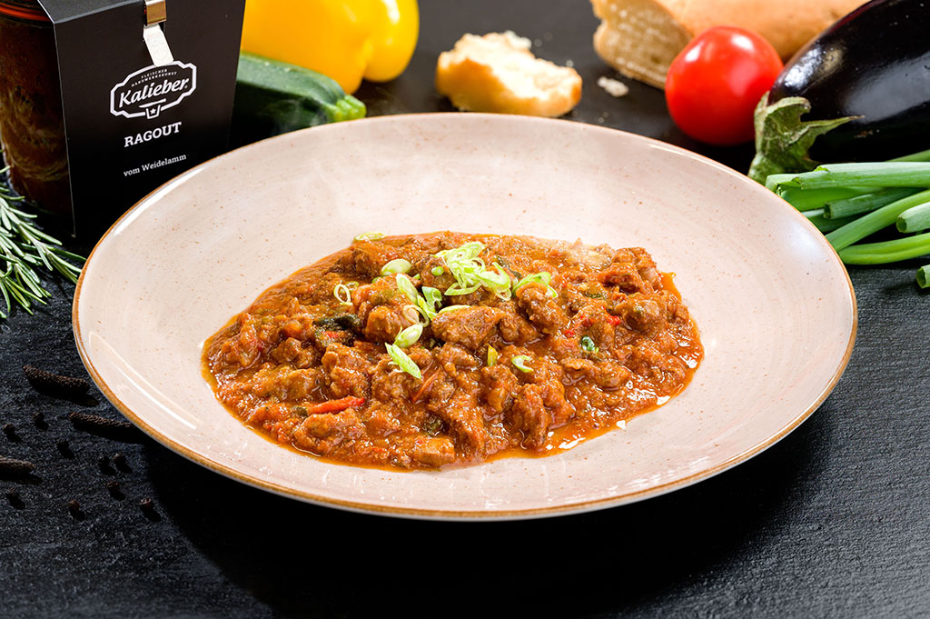 Teller mit Ragout vom Weidelamm